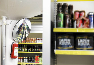 Finnish retailers are currently allowed to sell alcoholic beverages every day from 9 am to 9 pm.