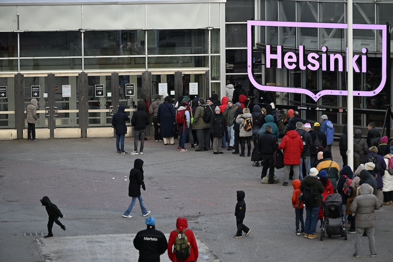 Mass turnout at Helsinki Christmas aid event leaves many outside