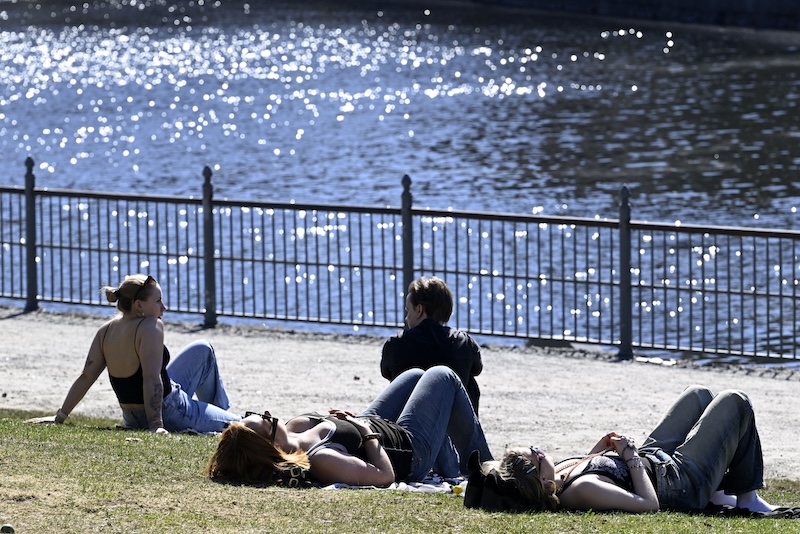 Summer heat moves closer after rainy weekend
