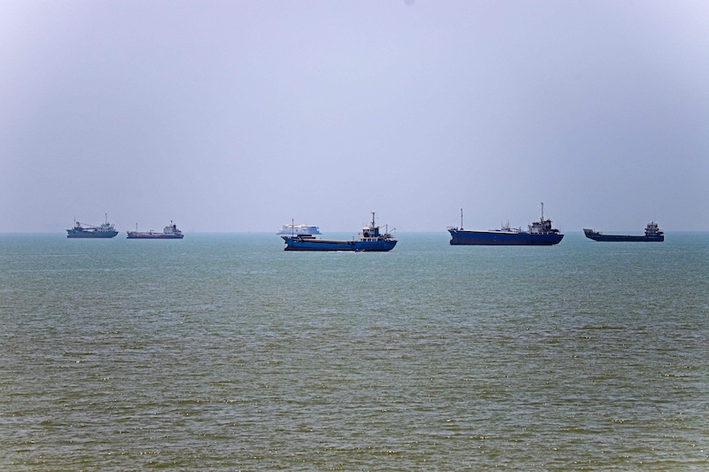 Iran closes Hormuz, accuses US and Israel of ceasefire violations