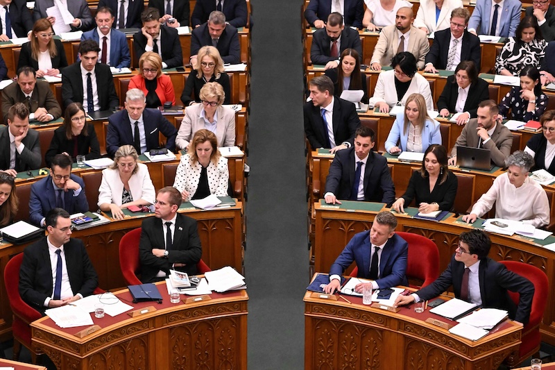 Hungarian parliament bars Orbán return with new term limit